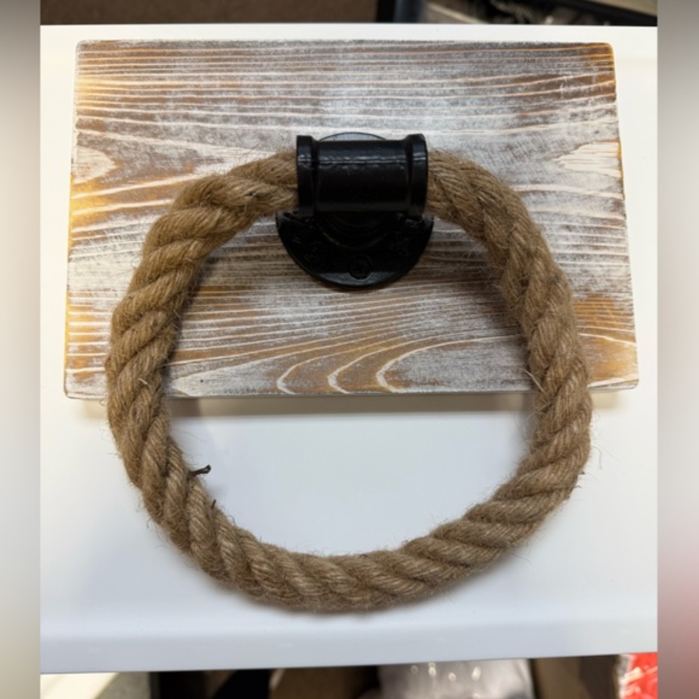 Rustic Rope & Wood Wall-Mount Towel Holder NWOT